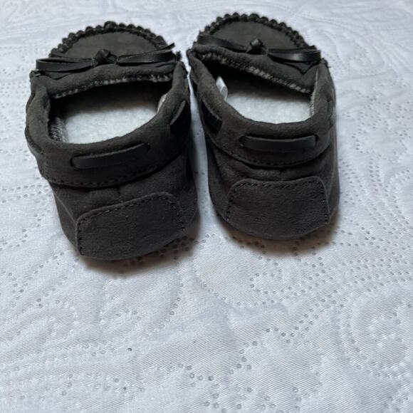 Fleece Lined Solid Slippers Size 8 - Picture 9 of 9